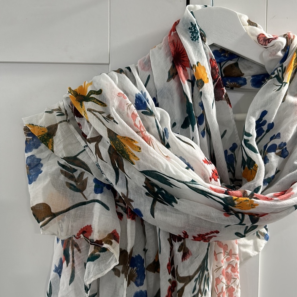 3/$15 Floral print scarf